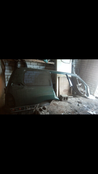 Задняя правая четверть з проемами Toyota Land Cruiser 100 2005 г.  4.2 л дизель Винница