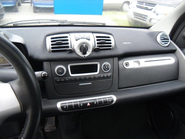 Магнитофон 2-DIN радио Smart Forfour 1.0i хэтчбек 2011 г.  1.0 л бензин Кировоград