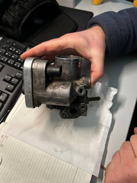 Дросельна заслінка Volkswagen Polo 4  2003 хетчбек 1.4 Бензин Ніжин