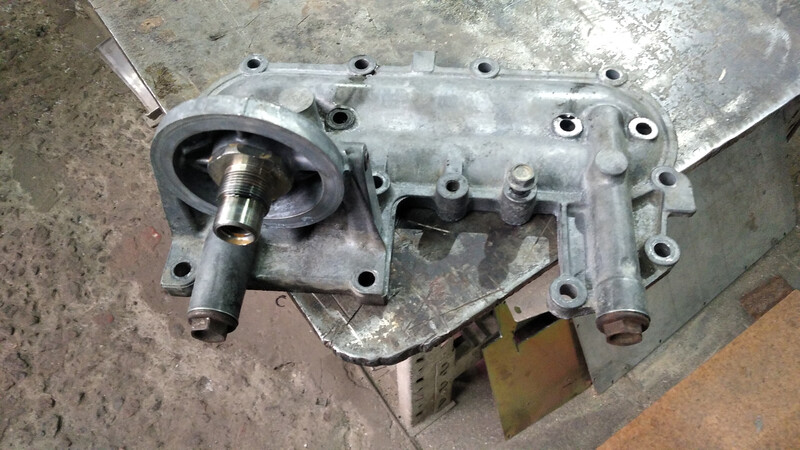 Крышка теплообменника Toyota Hiace  1989 2.4 Дизель 