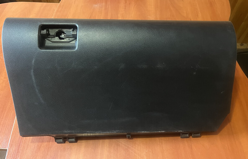 Крышка бардачка Toyota Camry 55 2016 г.  2.5 л бензин