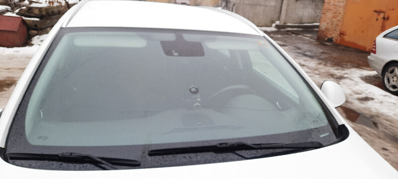 Стекло лобовое Opel Insignia A универсал 2011 г.  2.0 л дизель Полтава