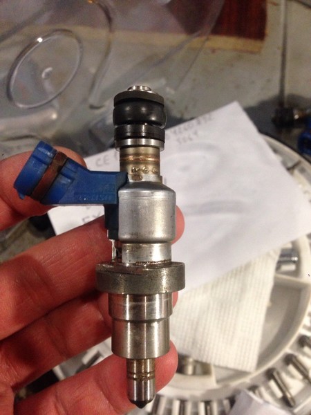 Форсунка 23250-28090   Toyota Avensis