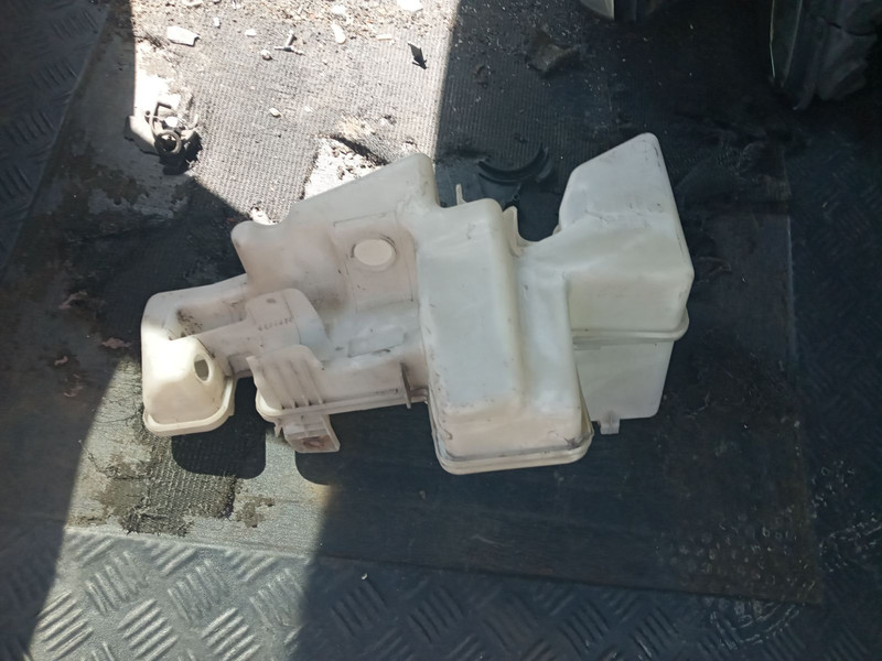 Бачок омывателя в сборе с моторами Volkswagen Touran  2011 универсал 2.0 Дизель Полтава