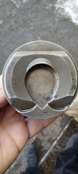 Один поршень Peugeot 308  2008 универсал 1.6 Бензин Черкассы