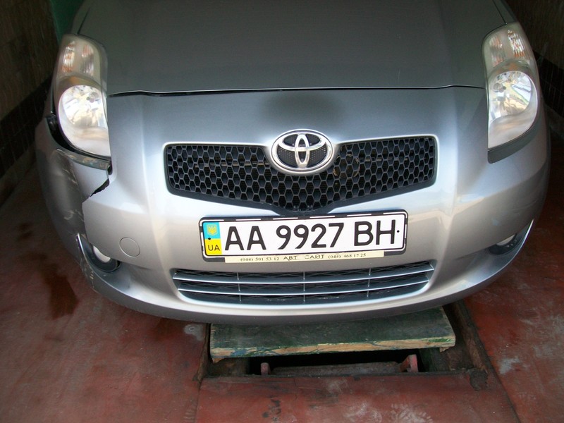 Противотуманная фара Toyota Auris с 06 по 08г. хэтчбек 2006 г.  1.5 л бензин Киев
