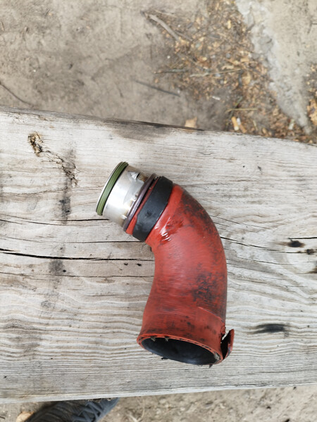 Патрубок турбины 038131111   Audi A6, Volkswagen Passat