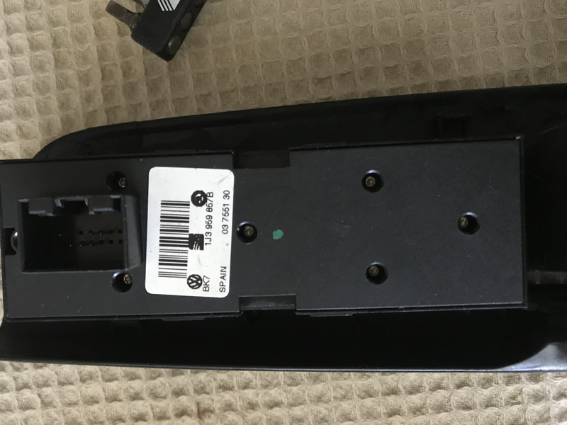 Кнопки управления стеклоподьемниками передними Volkswagen Passat B5  2001 1.9 Дизель Буча