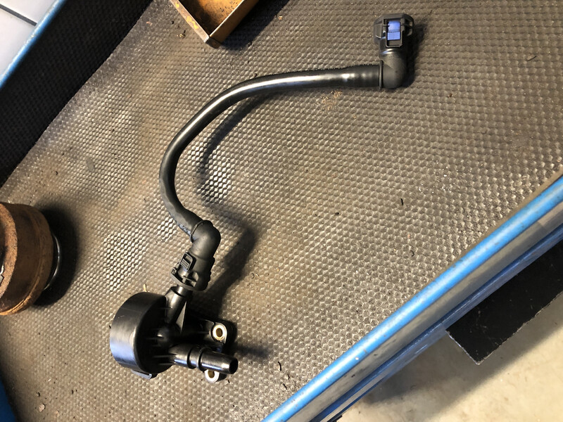 Корпус масляного фільтра Ford Mondeo  2013 универсал 2.0 Дизель Житомир