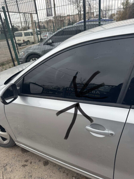 Уплотнитель стекла Volkswagen Jetta 6 2014 г.  2.0 л дизель Кривой Рог
