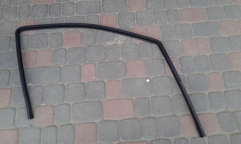 Направляющая стекла на переднюю дверь, уплотнитель, молдинг стекла Volkswagen Sharan 2 2001 1.9 Дизель 