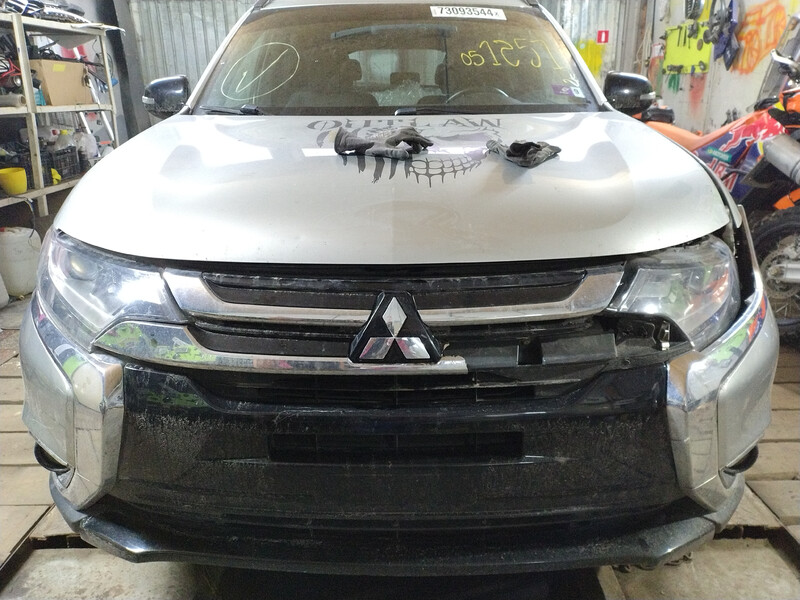 Решетка радиатора Mitsubishi Outlander 3 2018 г.  1.8 л бензин Бровары