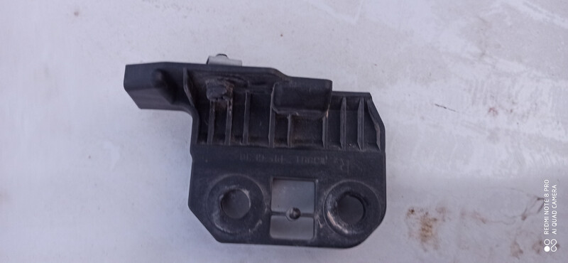 Кронштейн крепления фары квадратный левый Subaru Outback  2019 універсал 2.5 Бензин 