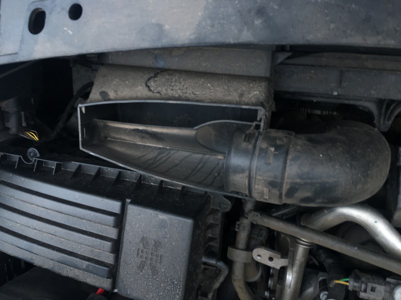 Кришка повітрезабірника, декоративна кришка двигуна, заглушка крюка бампера Volkswagen Caddy  2015 1.6 Дизель Львів