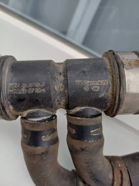 Патрубок охолодження Audi A8 D3  2004 3.0 Бензин Черкаси