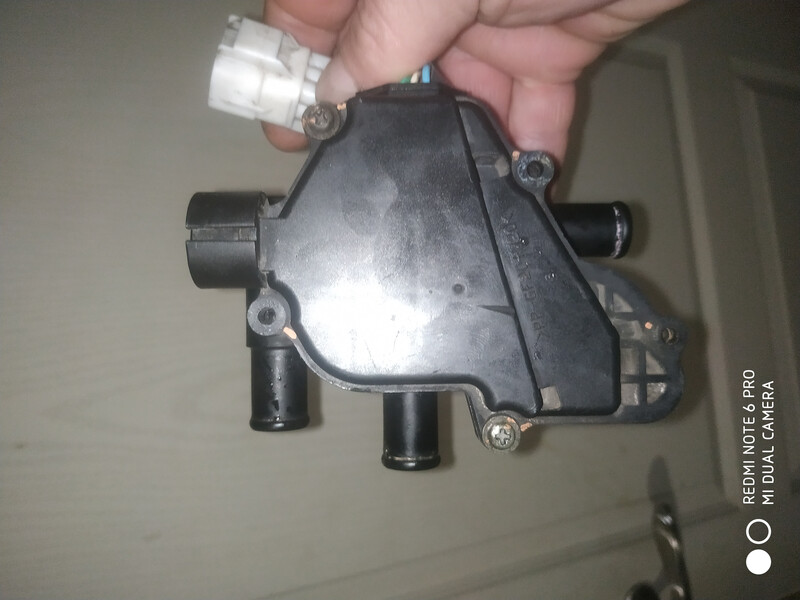 Дополнительный циркуляционный Toyota Prius 20  2008 хетчбек 1.5 Гибрид 