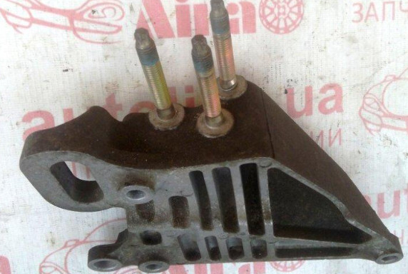 Кронштейн двигателя Ford Fiesta MK6  2007 1.3 Бензин 