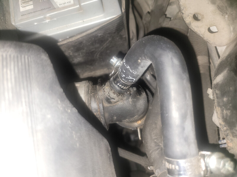 Тройник термостата Toyota Avensis  2012 универсал 2.2 Дизель Львов