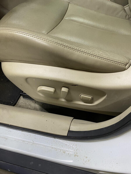 Накладка водійського сидіння Nissan Rogue  2015 2.0 Бензин 