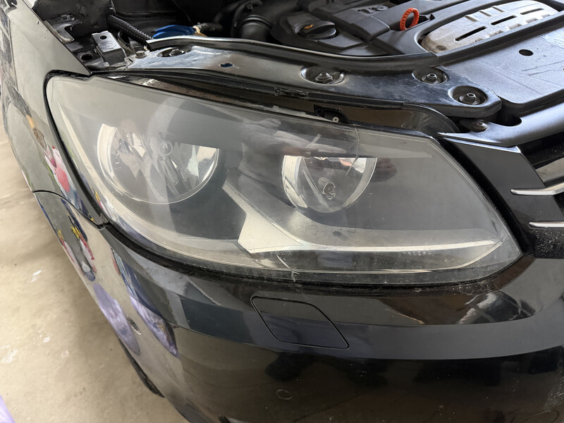 Фара передня права Volkswagen Touran  2011 універсал 1.4 Бензин Рожище