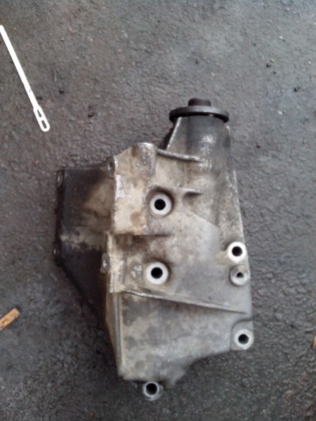 Кронштейн компресора Audi A6 C4  1996 2.5 Дизель Турийск