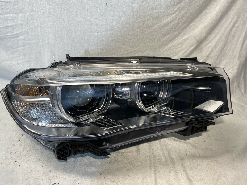 Фара правая xenon BMW X5 или X6 2015 3.0 Бензин 