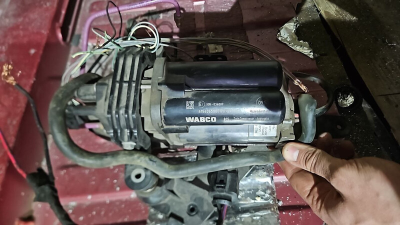 Компрессор подвески Tesla Model X 2016 г.  Бердичев