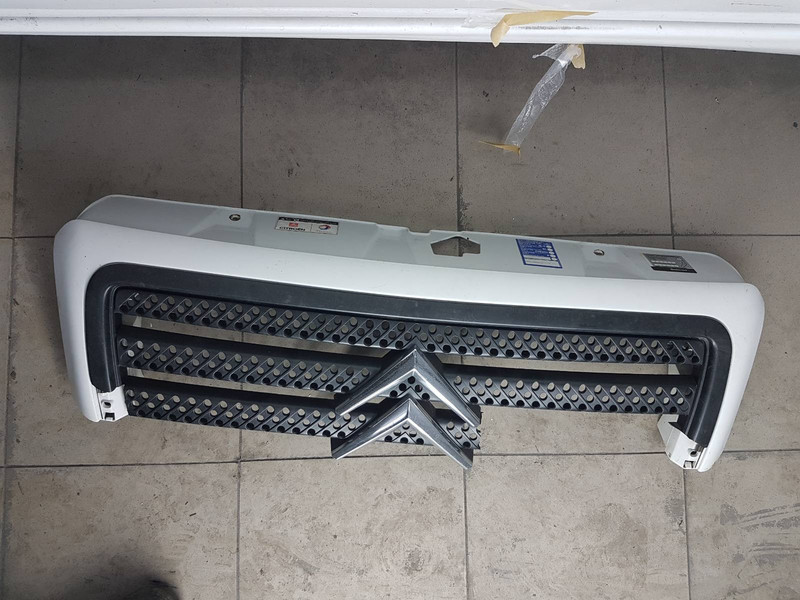 Решетка радиатора в сборе Citroen Jumpy 2005 г.  2.0 л дизель Зборов