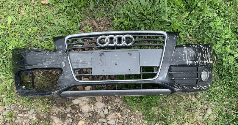 Решека радиатора, решетка противотумманой фары Audi A4 B8  2012 2.0 Бензин Черновцы