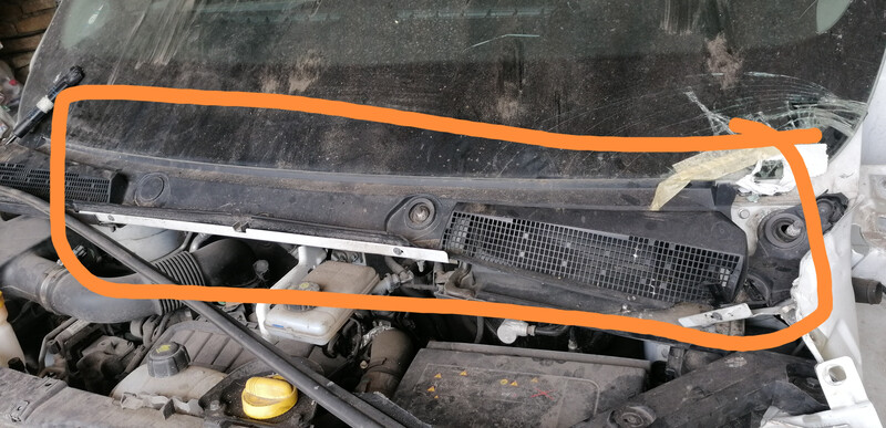 Пластик під двірники Renault Trafic 3  2016 універсал 1.6 Дизель 