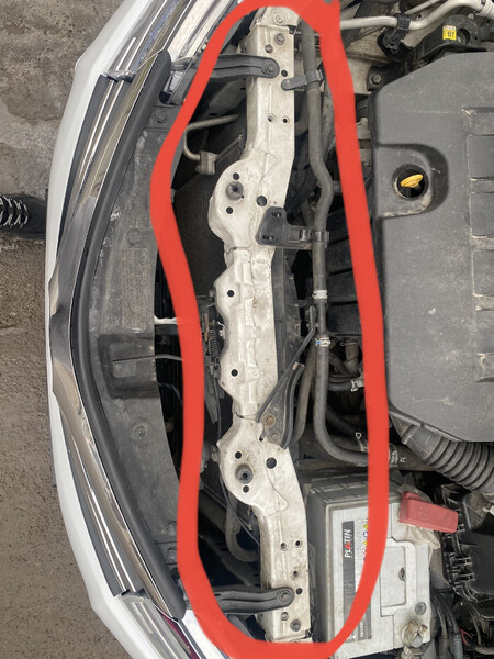 Планка телевизора белая Toyota Corolla  2016 1.6 Бензин 