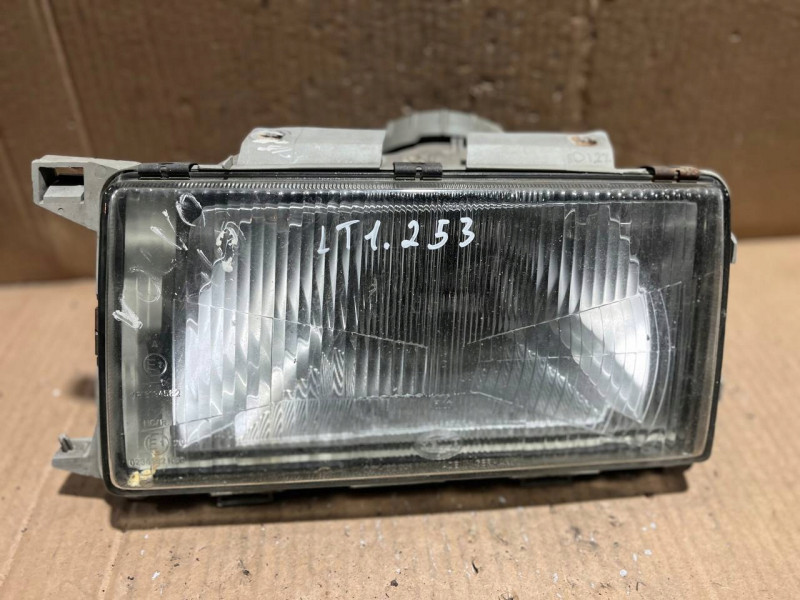 Фара передня 1DF 005 320-011   Volvo 440