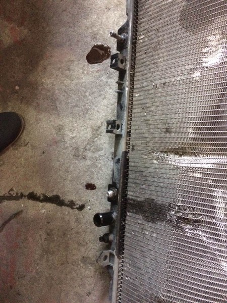 Радиатор двигателя Mazda 323 1996 г.  1.5 л бензин Раздельная