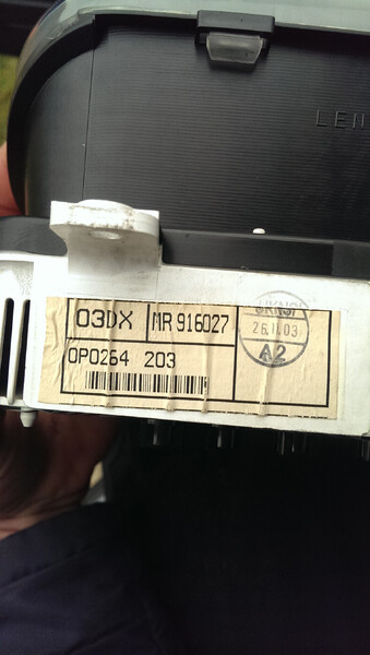 Панель приборов Mitsubishi Carisma  2004 1.6 Бензин 