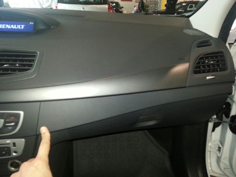 Накладка на торпеду Renault Fluence  2009 1.6 Бензин Краматорск