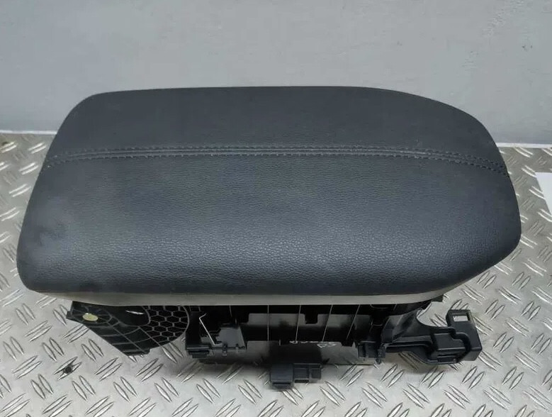 Подлокотник Toyota RAV4 2021 г.  2.5 л гибрид Тернополь