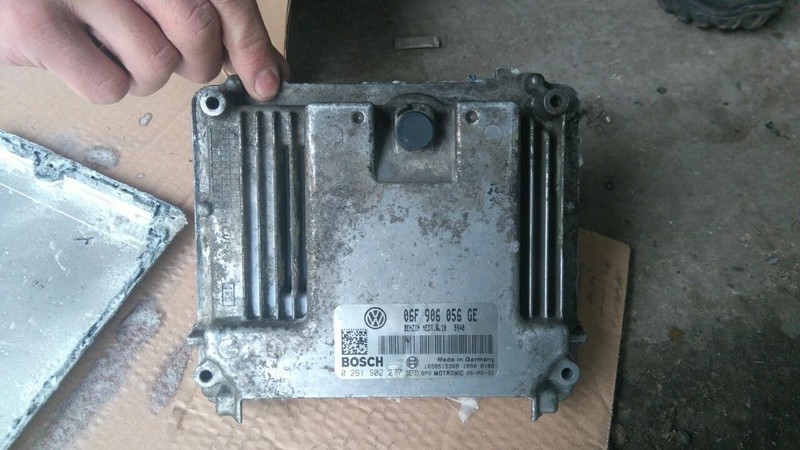 Электронный блок управления двигателем 06F 906 056 GE   Volkswagen Passat