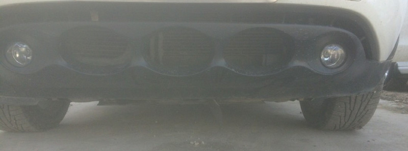 Нижняя накладка переднего бампера из 2-х частей Nissan Juke  2015 універсал 1.6 Бензин 