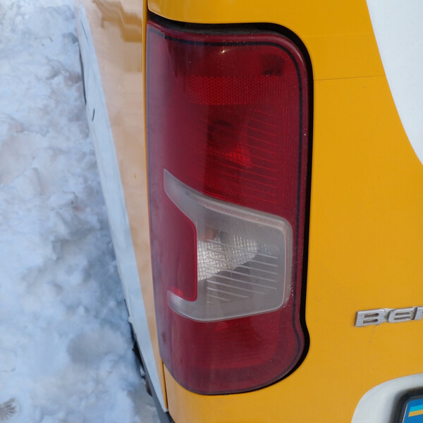 Правий задній стоп Citroen Berlingo  2022 2.4 Дизель 