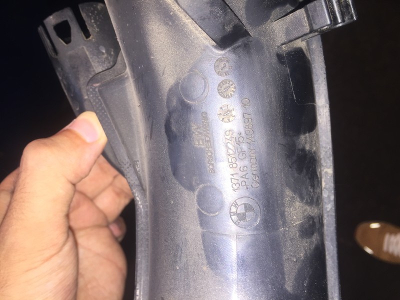 Патрубок воздуховода 13718512014   BMW 5 Series