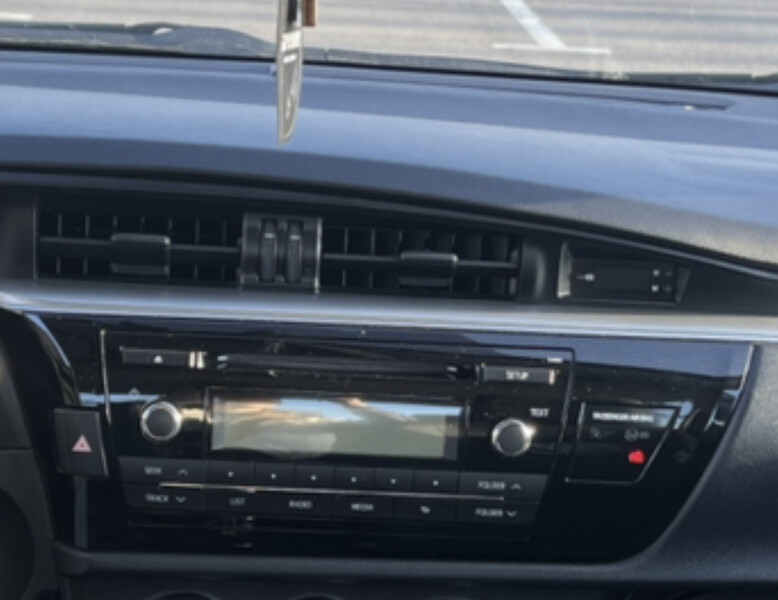 Штатна магнітола Toyota Corolla  2014 1.6 Бензин 