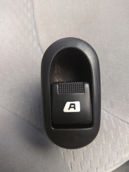 Кнопка стеклоподъемника Citroen C3  2006 хэтчбек 1.6 Дизель Черкассы