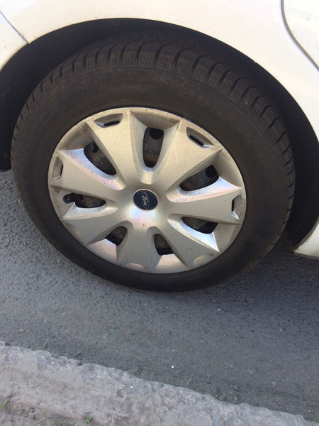 Колпак колеса Ford Fiesta MK6  2005 хэтчбек 1.6 Бензин Одесса