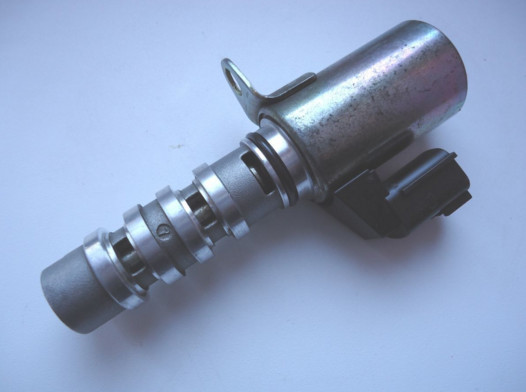 Клапанна кришка і клапан тиску масла Nissan Almera QG15DE двиг. 2003 хэтчбек 1.5 Бензин Львов