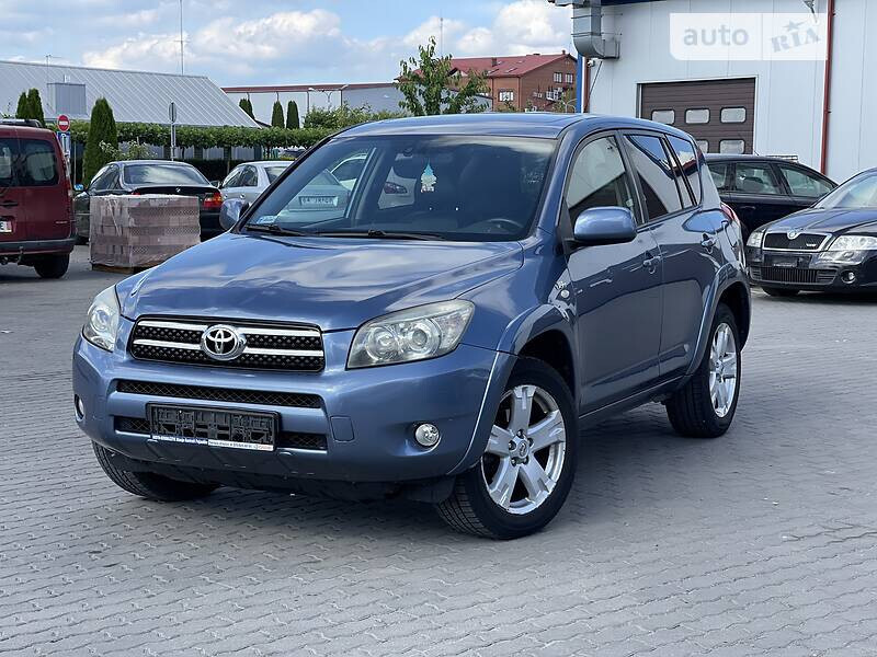 Подкрылок передний правый Toyota RAV4  2008 2.4 Бензин Киев