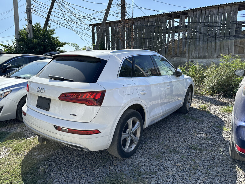 Светоотражатель задний Audi Q5  2020 2.0 Бензин 