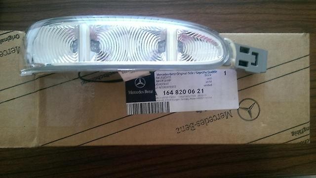 Повторитель поворота на зеркале правый A 164 820 06 21   Mercedes GL-Class, Mercedes M-Class, Mercedes R-Class