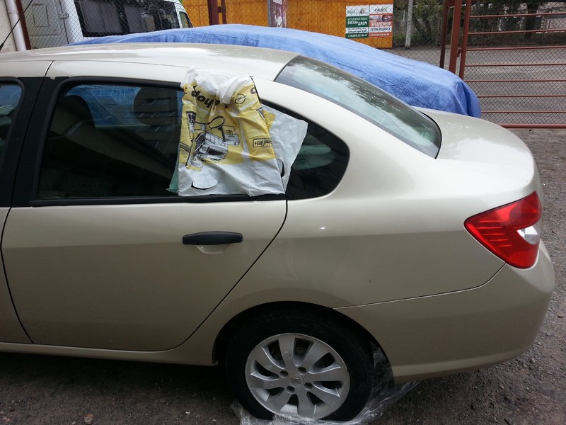 Заднее левое боковое стекло форточка Renault Symbol Thalia II 2008 1.4 Бензин Черновцы