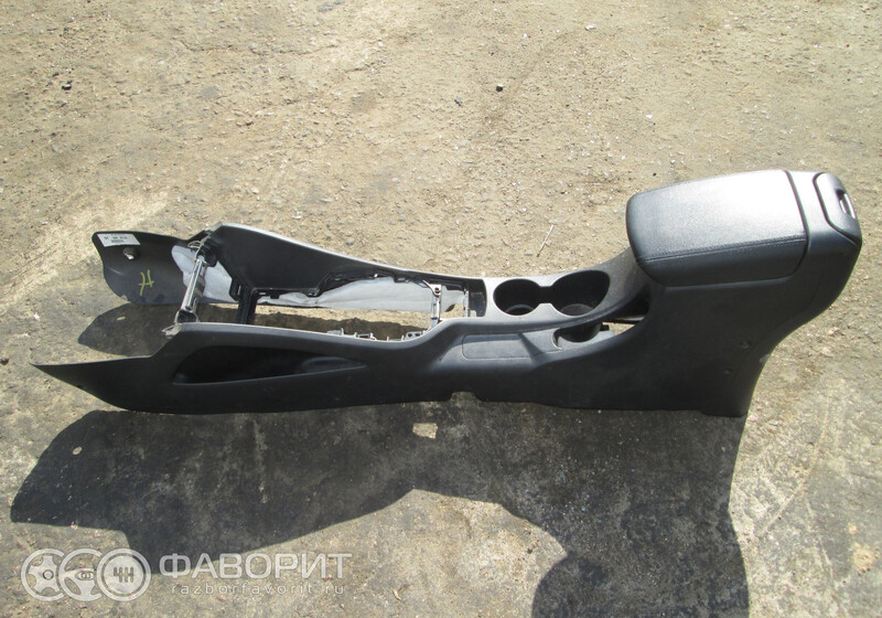 Центральная консоль с подлокотником Kia Rio 3 2012 г.  1.6 л бензин Харьков