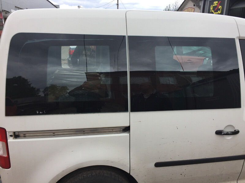 Стекло боковое, левое глухое заднее Volkswagen Caddy 3  2005 1.9 Дизель Конотоп